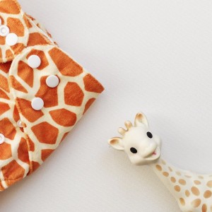 pocket luier giraf met sophie de giraf